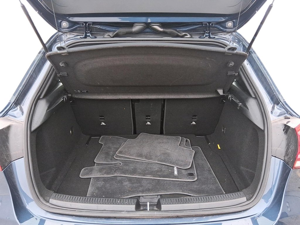 2021 Mercedes-Benz A250 4MATIC Hatch in Stratford, Ontario - 6 - w1024h768px