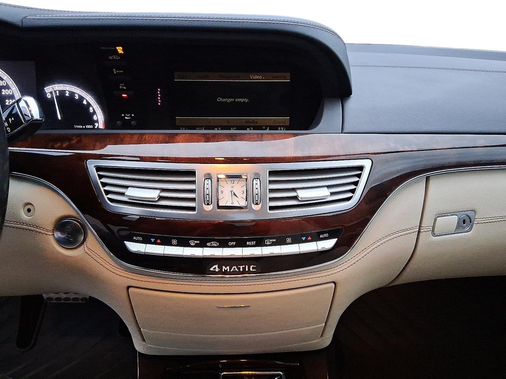 2013 Mercedes-Benz S550V4M 4MATIC Sedan in Stratford, Ontario - 17 - w1024h768px