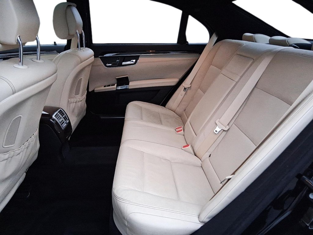2013 Mercedes-Benz S550V4M 4MATIC Sedan in Stratford, Ontario - 11 - w1024h768px