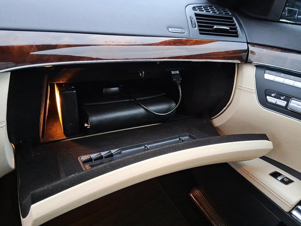 2013 Mercedes-Benz S550V4M 4MATIC Sedan in Stratford, Ontario - 18 - w1024h768px