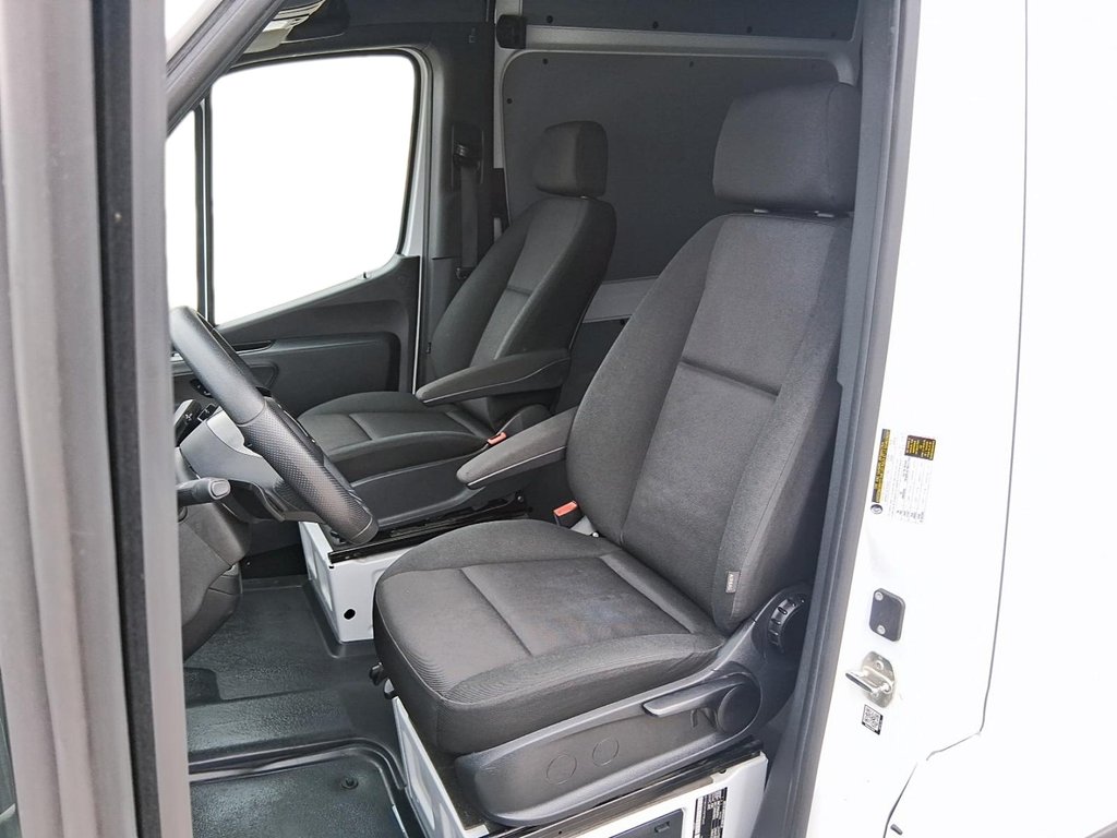 2025 Mercedes-Benz Sprinter Cargo Van 2500 High Roof I4 Diesel 170 in Stratford, Ontario - 8 - w1024h768px
