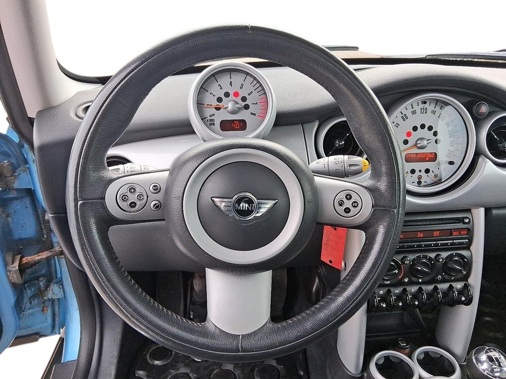 2005 MINI COOPER Classic in Stratford, Ontario - 12 - w1024h768px