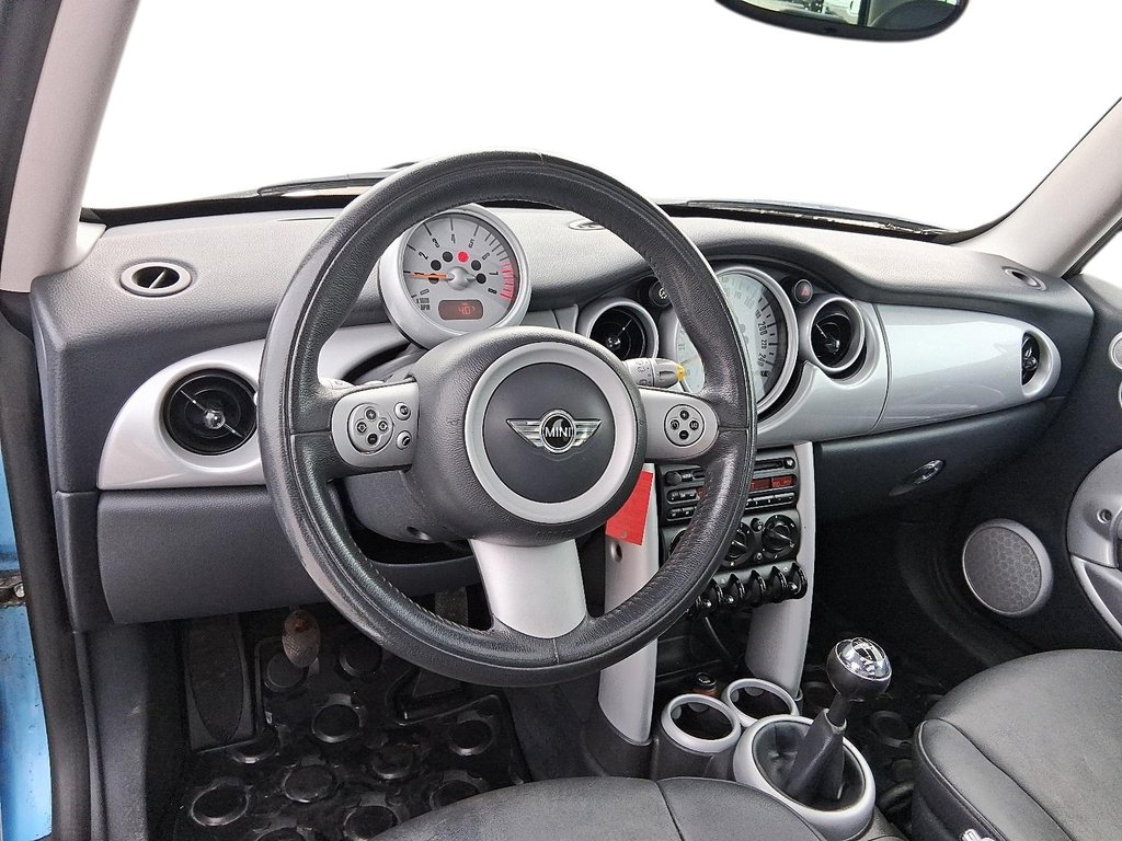 2005 MINI COOPER Classic in Stratford, Ontario - 8 - w1024h768px