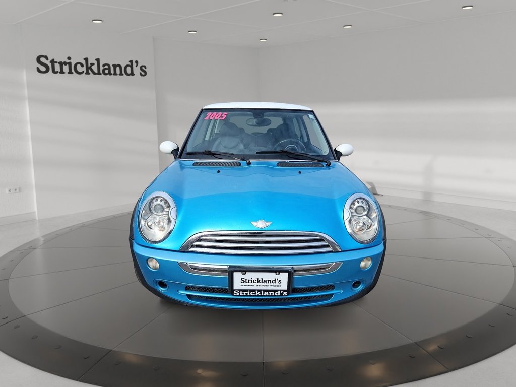 2005 MINI COOPER Classic in Stratford, Ontario - 2 - w1024h768px