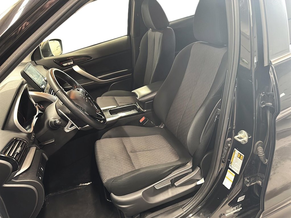 2022 Mitsubishi ECLIPSE CROSS ES S-AWC in Stratford, Ontario - 8 - w1024h768px