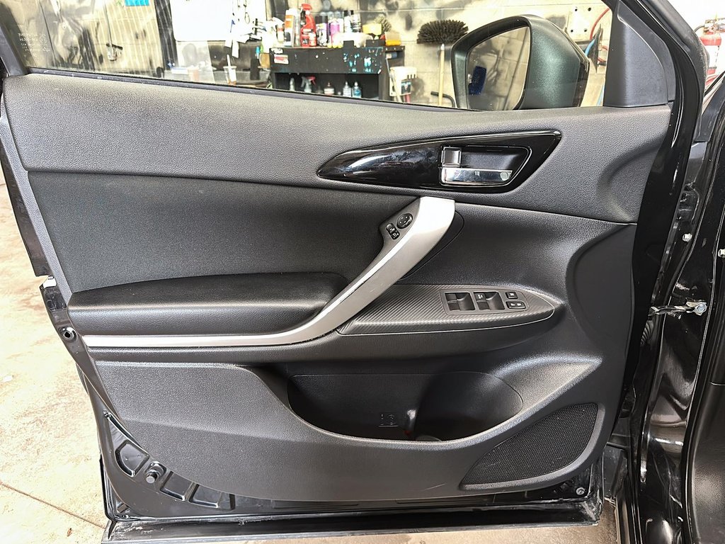 2022 Mitsubishi ECLIPSE CROSS ES S-AWC in Stratford, Ontario - 10 - w1024h768px