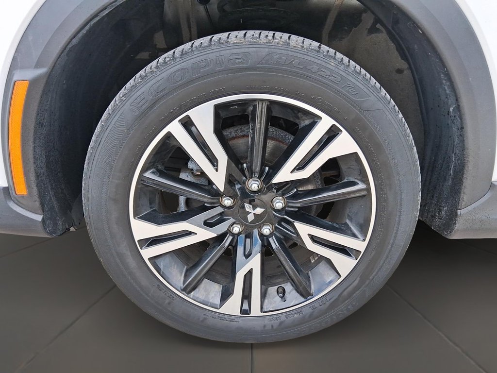 2024 Mitsubishi Eclipse Cross ES S-AWC in Stratford, Ontario - 7 - w1024h768px