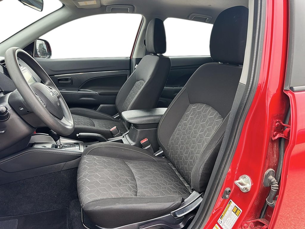 2022 Mitsubishi RVR 2.4L SE AWC - CVT in Stratford, Ontario - 8 - w1024h768px