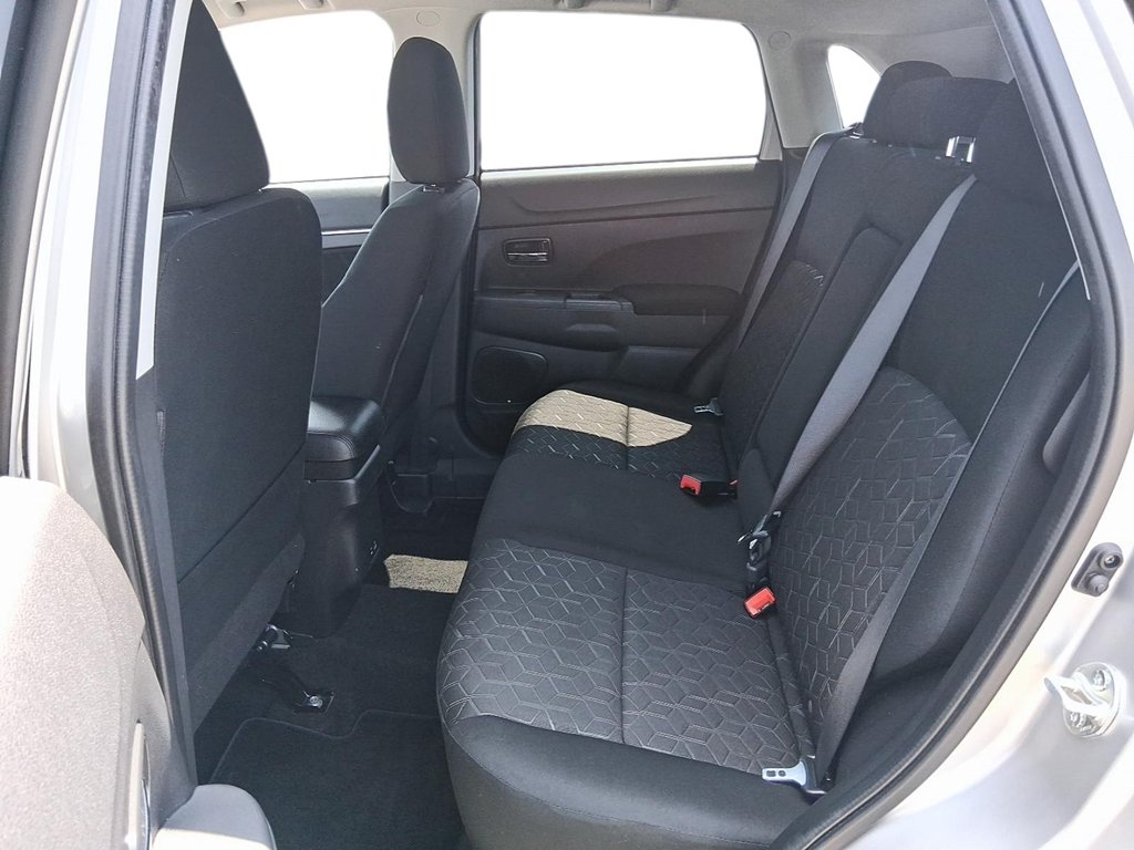 2024 Mitsubishi RVR SE AWC in Stratford, Ontario - 9 - w1024h768px