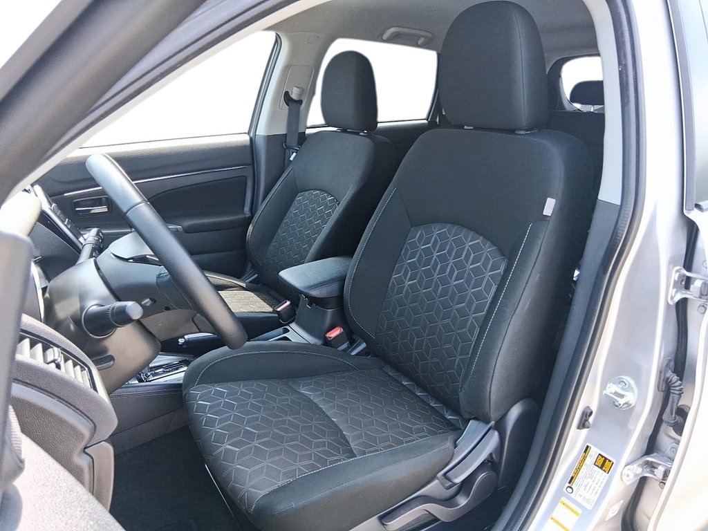 2024 Mitsubishi RVR SE AWC in Stratford, Ontario - 8 - w1024h768px