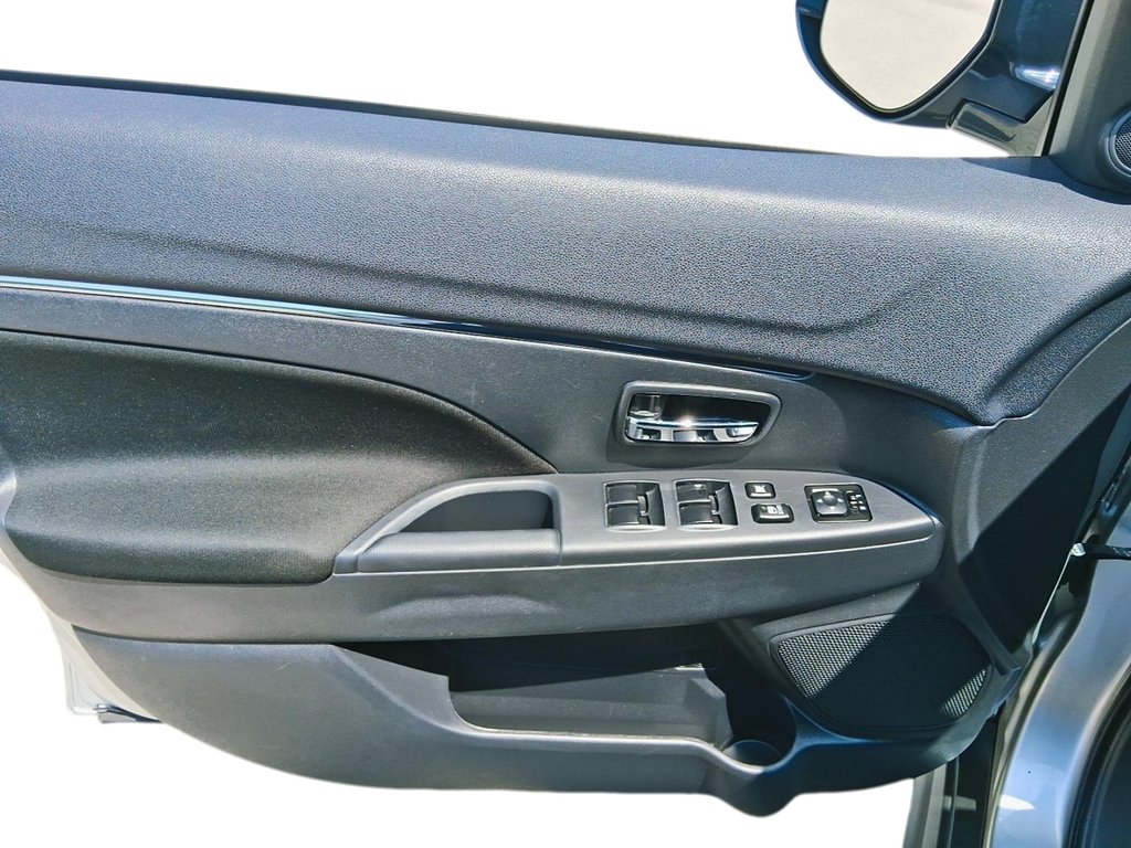 2024 Mitsubishi RVR SE AWC in Stratford, Ontario - 11 - w1024h768px