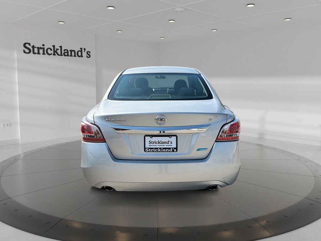 2013 Nissan Altima Sedan 2.5 CVT in Stratford, Ontario - 3 - w1024h768px