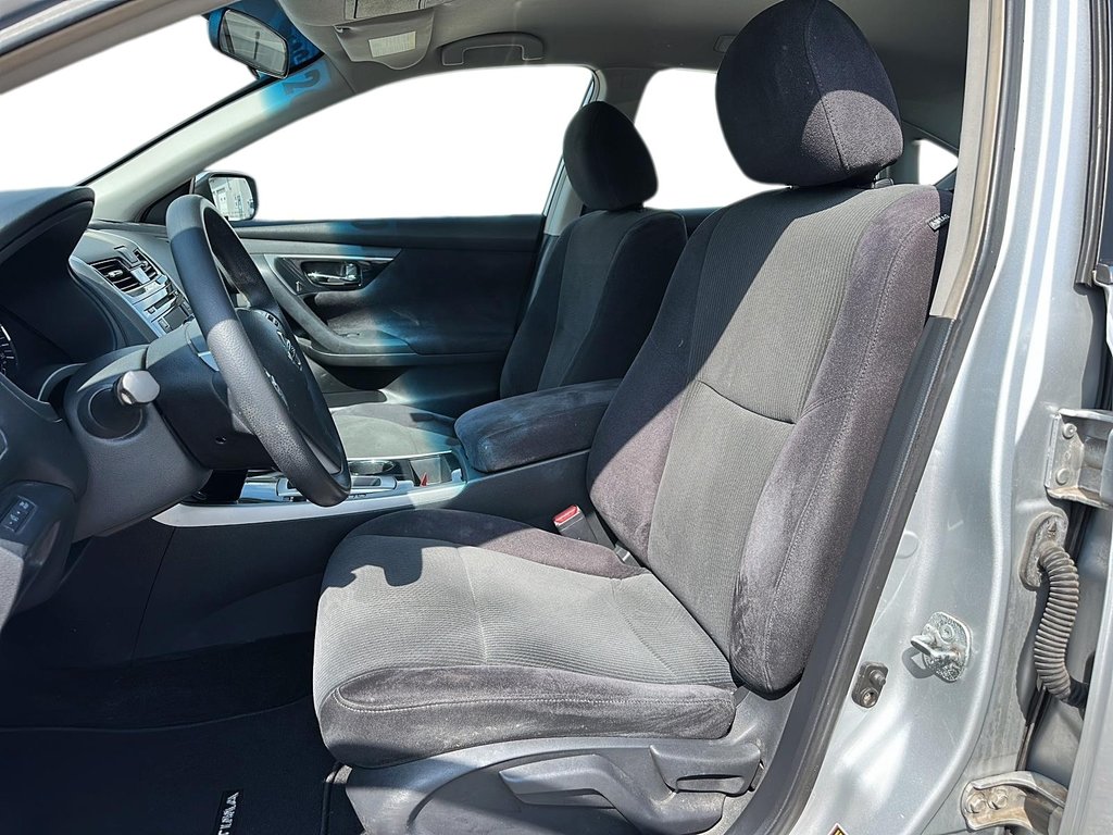 2013 Nissan Altima Sedan 2.5 CVT in Stratford, Ontario - 7 - w1024h768px