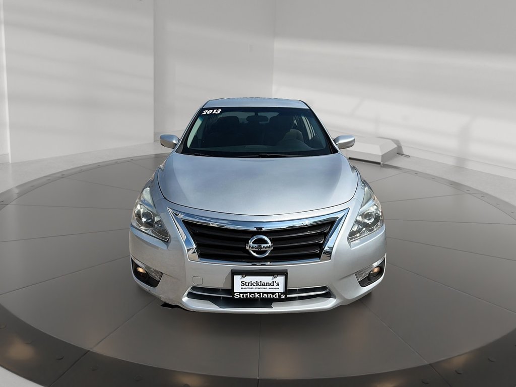 2013 Nissan Altima Sedan 2.5 CVT in Stratford, Ontario - 2 - w1024h768px