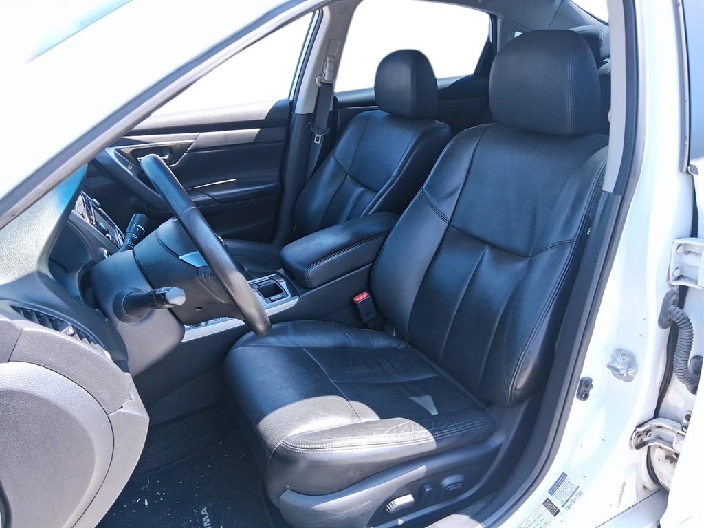 2014 Nissan Altima Sedan 2.5 CVT in Stratford, Ontario - 9 - w1024h768px