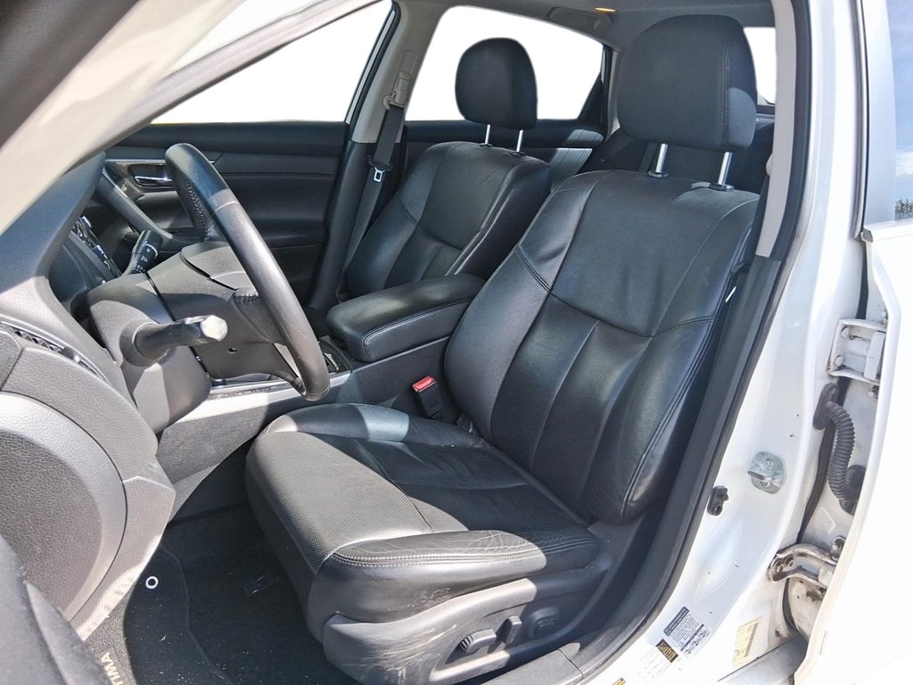 2014 Nissan Altima Sedan 2.5 CVT in Stratford, Ontario - 8 - w1024h768px