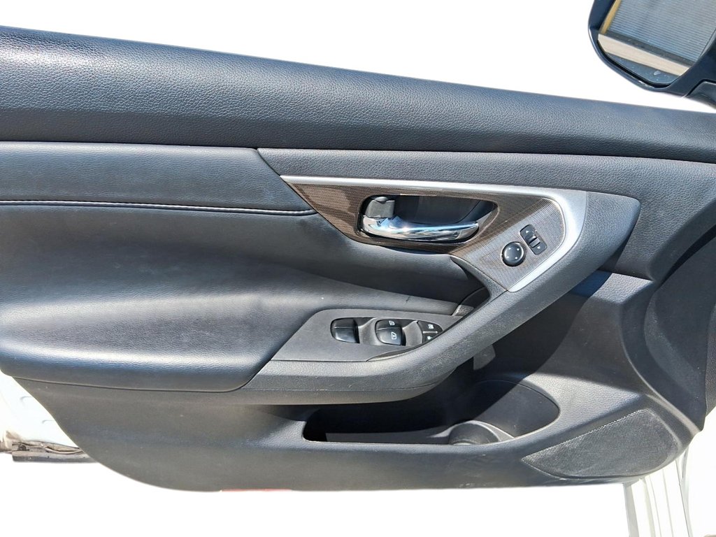 2014 Nissan Altima Sedan 2.5 CVT in Stratford, Ontario - 12 - w1024h768px