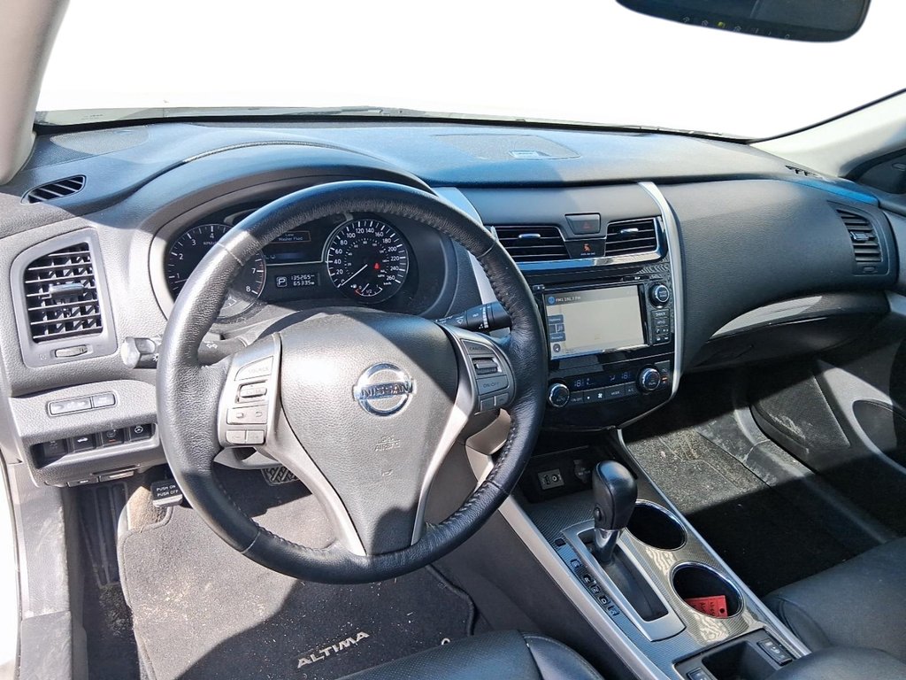 2014 Nissan Altima Sedan 2.5 CVT in Stratford, Ontario - 10 - w1024h768px
