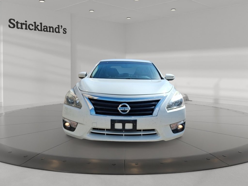 2014 Nissan Altima Sedan 2.5 CVT in Stratford, Ontario - 2 - w1024h768px