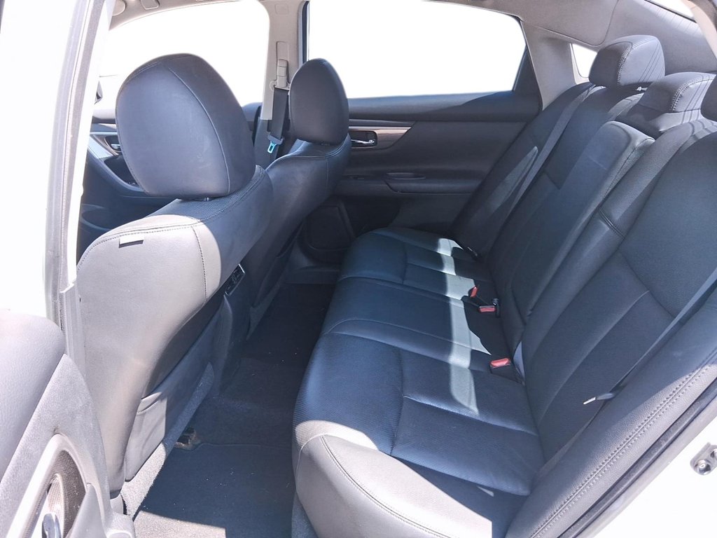 2014 Nissan Altima Sedan 2.5 CVT in Stratford, Ontario - 10 - w1024h768px