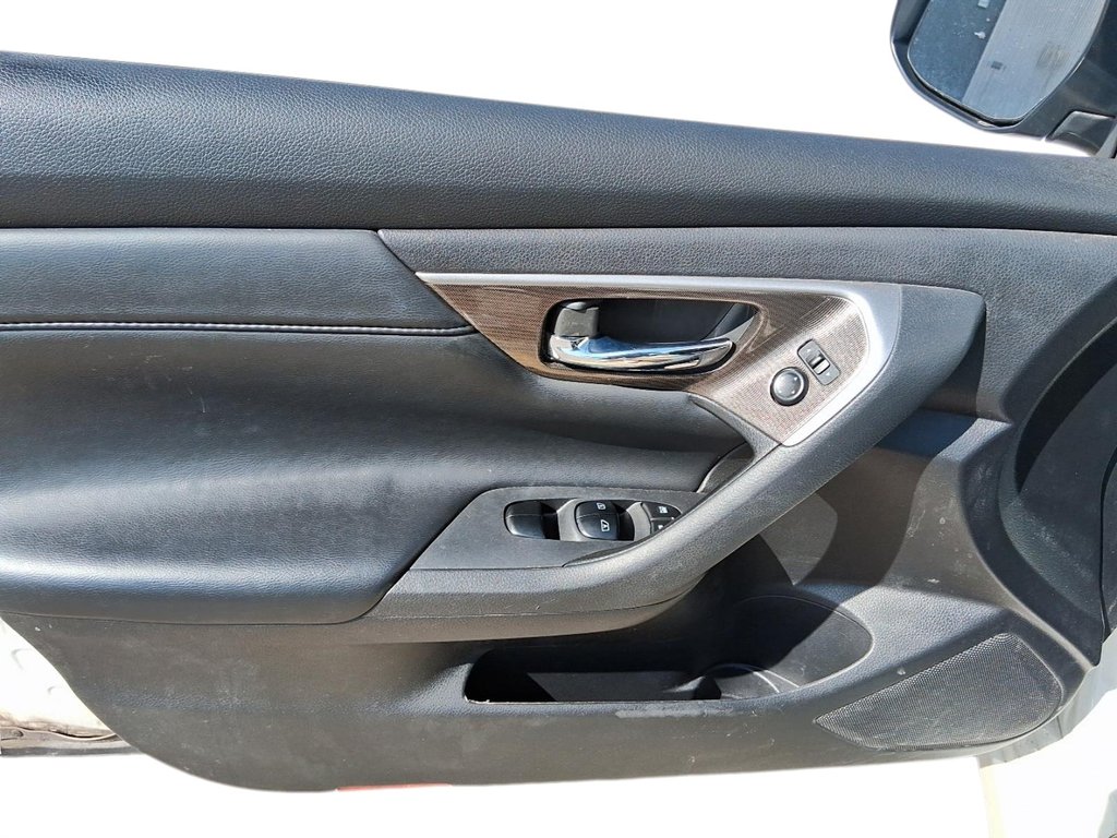 2014 Nissan Altima Sedan 2.5 CVT in Stratford, Ontario - 11 - w1024h768px