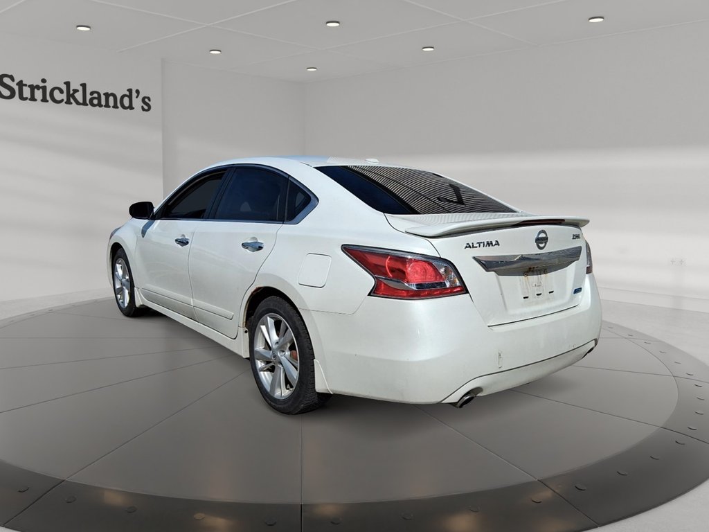 2014 Nissan Altima Sedan 2.5 CVT in Stratford, Ontario - 4 - w1024h768px