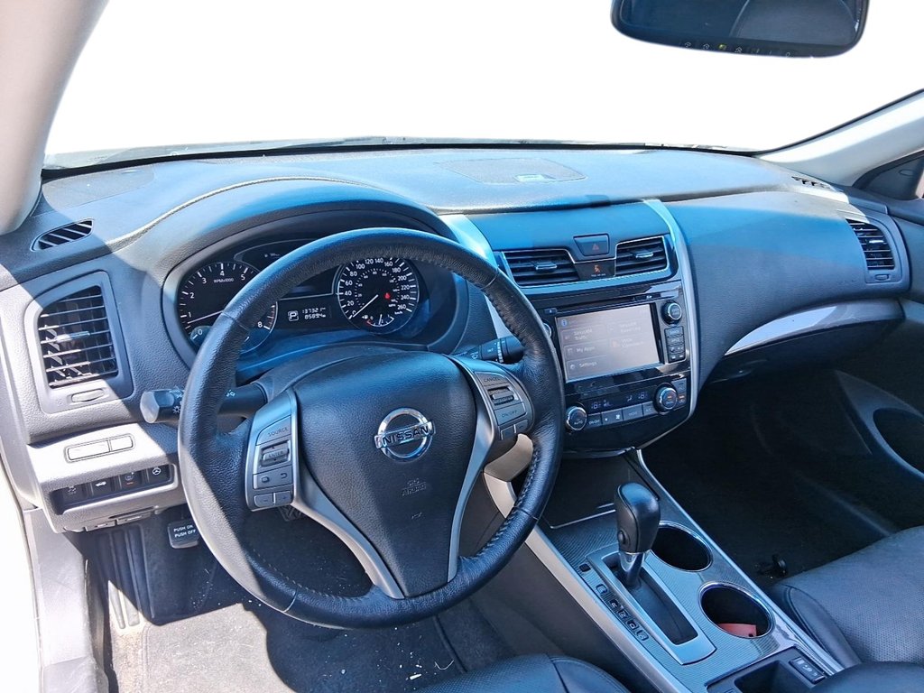 2014 Nissan Altima Sedan 2.5 CVT in Stratford, Ontario - 11 - w1024h768px