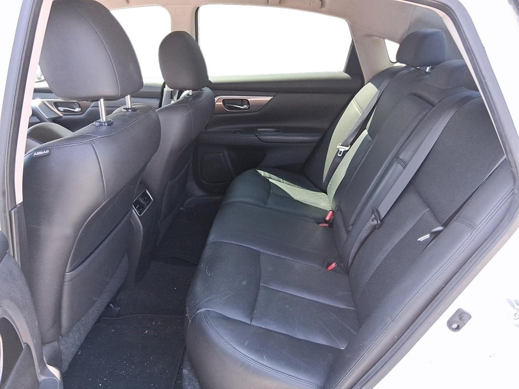 2015 Nissan Altima Sedan 2.5 CVT in Stratford, Ontario - 9 - w1024h768px