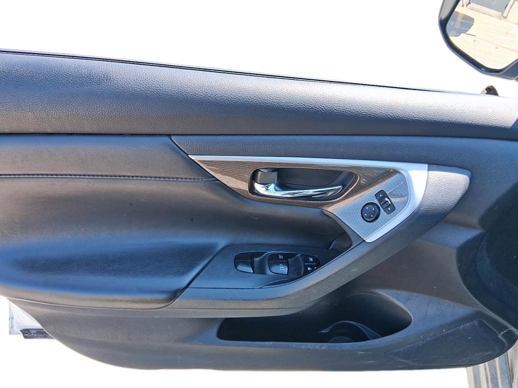 2015 Nissan Altima Sedan 2.5 CVT in Stratford, Ontario - 11 - w1024h768px