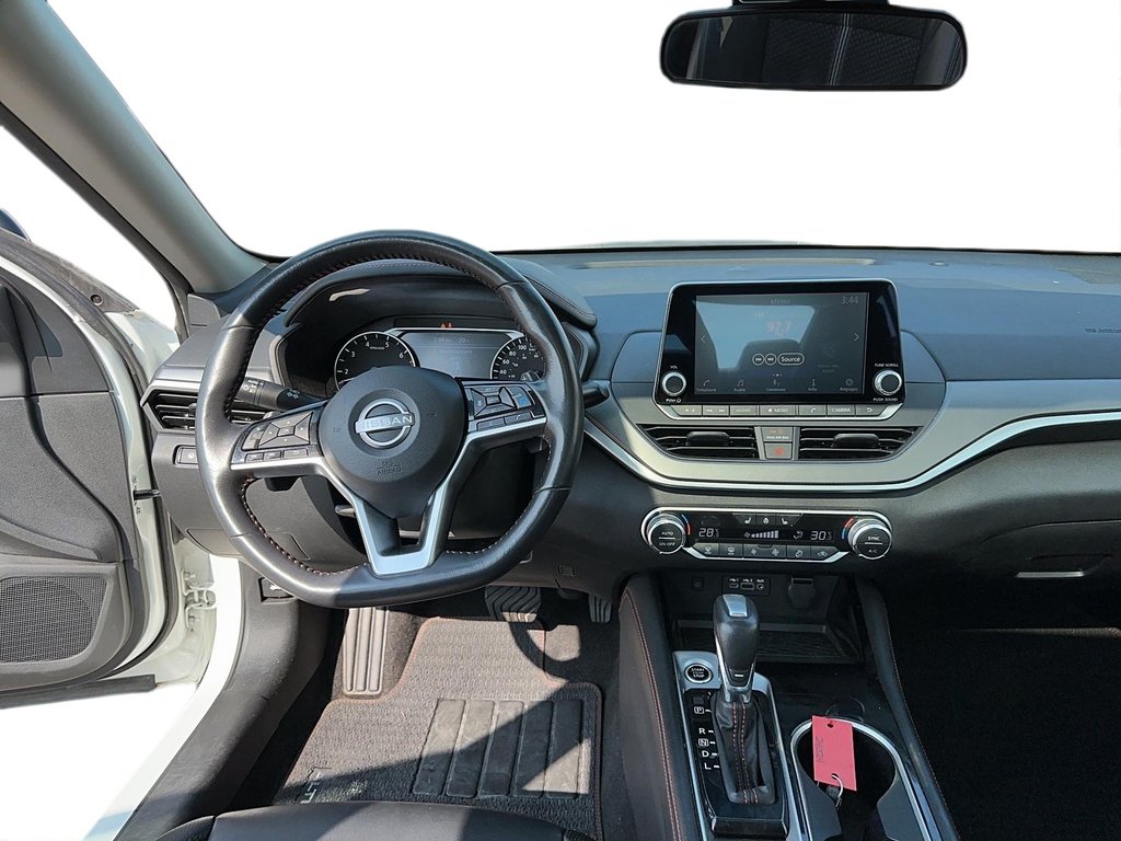 2023 Nissan Altima Sedan 2.5 SR CVT in Stratford, Ontario - 9 - w1024h768px