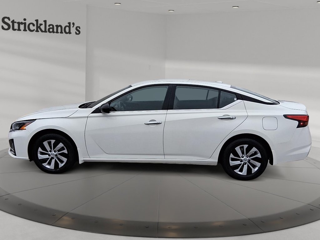 2024 Nissan Altima S AWD in Stratford, Ontario - 5 - w1024h768px