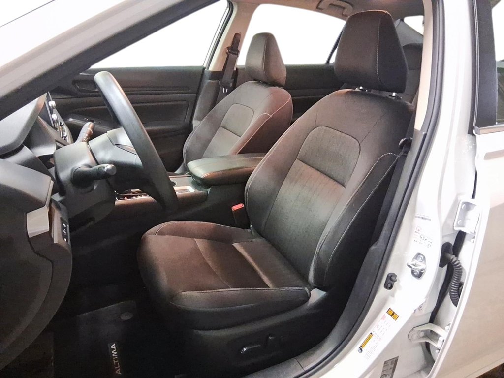 2025 Nissan Altima S AWD in Stratford, Ontario - 8 - w1024h768px