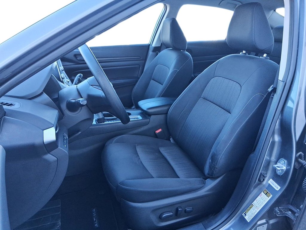 2025 Nissan Altima S AWD in Stratford, Ontario - 8 - w1024h768px