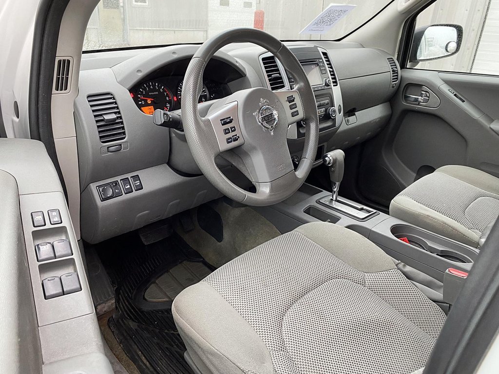 2018  Frontier Crew Cab SV 4x4 at in Stratford, Ontario - 10 - w1024h768px