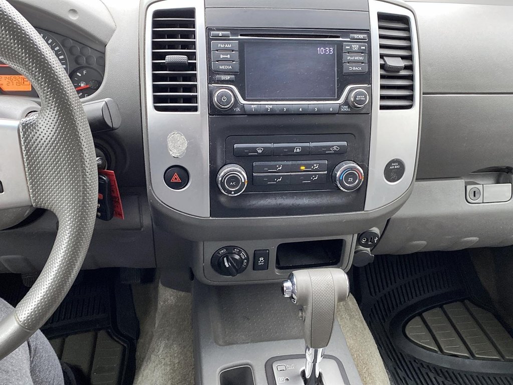 2018  Frontier Crew Cab SV 4x4 at in Stratford, Ontario - 13 - w1024h768px