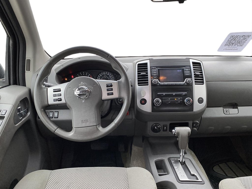 2018  Frontier Crew Cab SV 4x4 at in Stratford, Ontario - 9 - w1024h768px