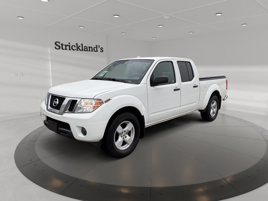 2018  Frontier Crew Cab SV 4x4 at in Stratford, Ontario - 1 - w1024h768px