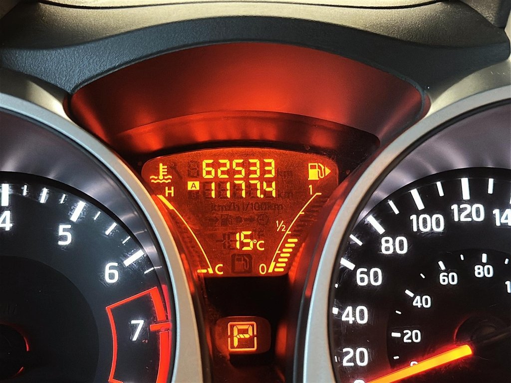 2016 Nissan Juke SV FWD CVT in Stratford, Ontario - 12 - w1024h768px