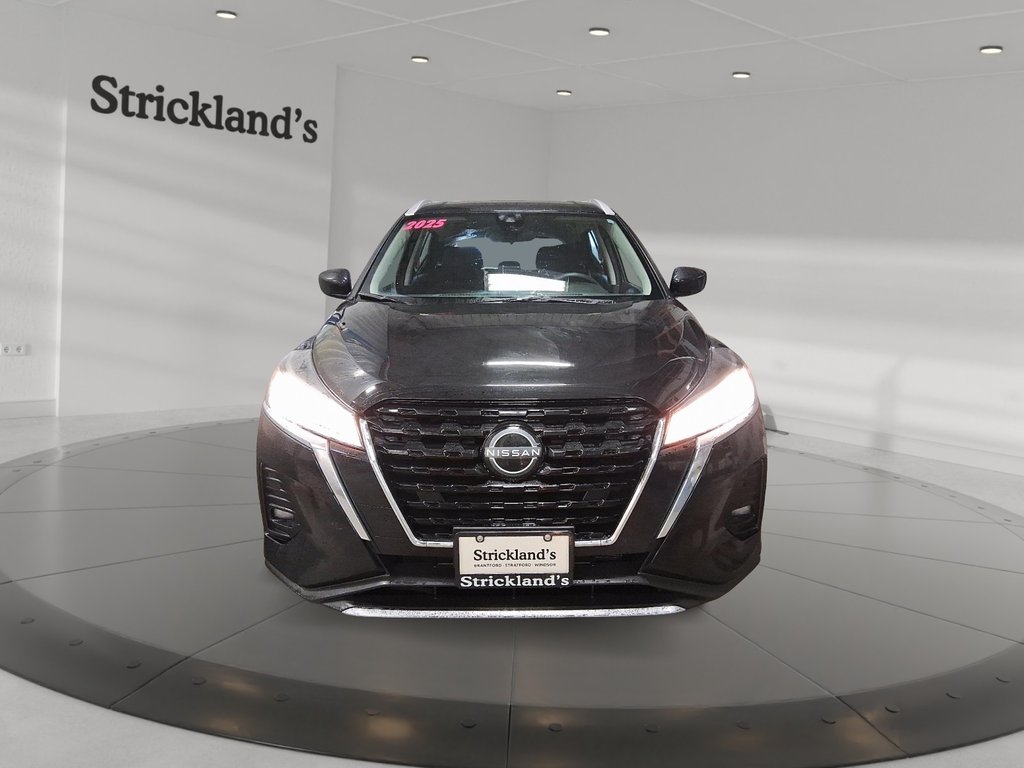 2025 Nissan Kicks Play SV FWD in Stratford, Ontario - 2 - w1024h768px