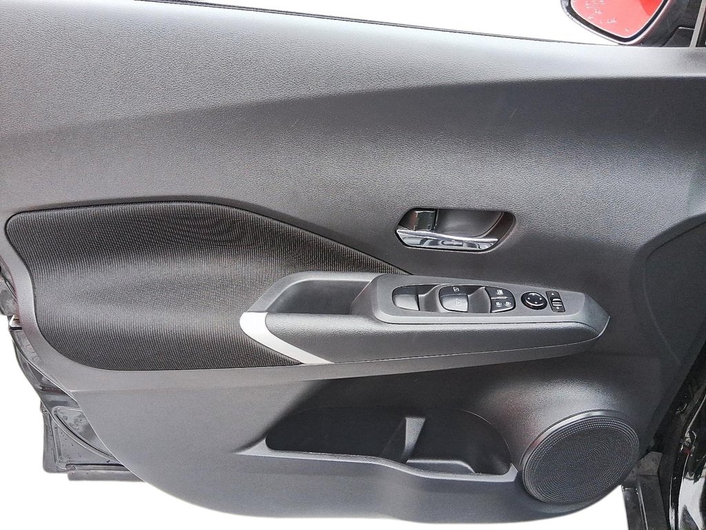 2025 Nissan Kicks Play SV FWD in Stratford, Ontario - 11 - w1024h768px