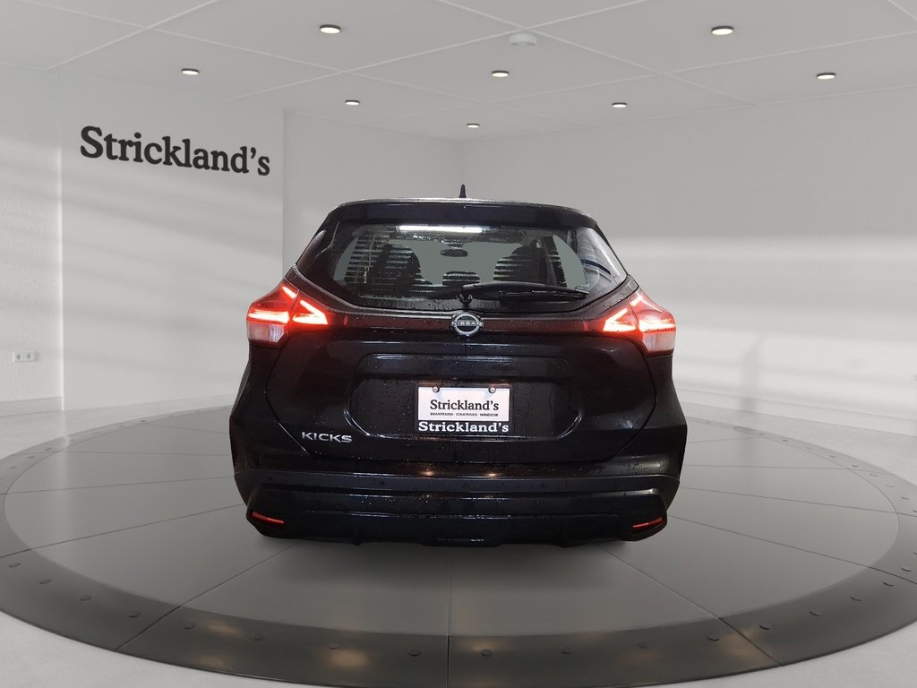2025 Nissan Kicks Play SV FWD in Stratford, Ontario - 3 - w1024h768px
