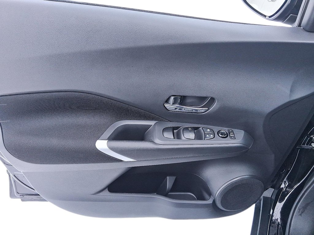 2025 Nissan Kicks Play SV FWD in Stratford, Ontario - 11 - w1024h768px