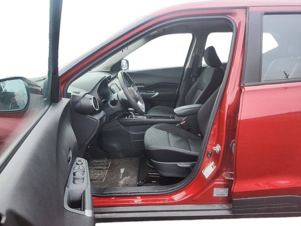 2025 Nissan Kicks Play SV FWD in Stratford, Ontario - 8 - w1024h768px