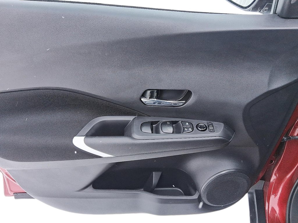 2025 Nissan Kicks Play SV FWD in Stratford, Ontario - 11 - w1024h768px