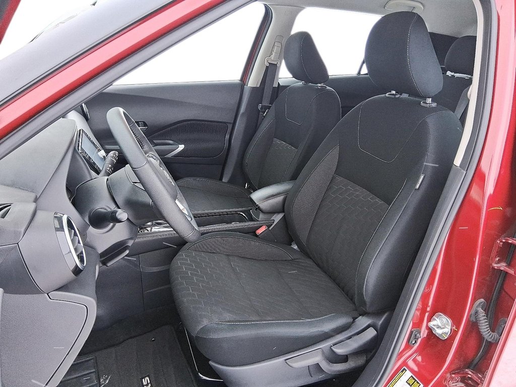 2025 Nissan Kicks Play SV FWD in Stratford, Ontario - 8 - w1024h768px