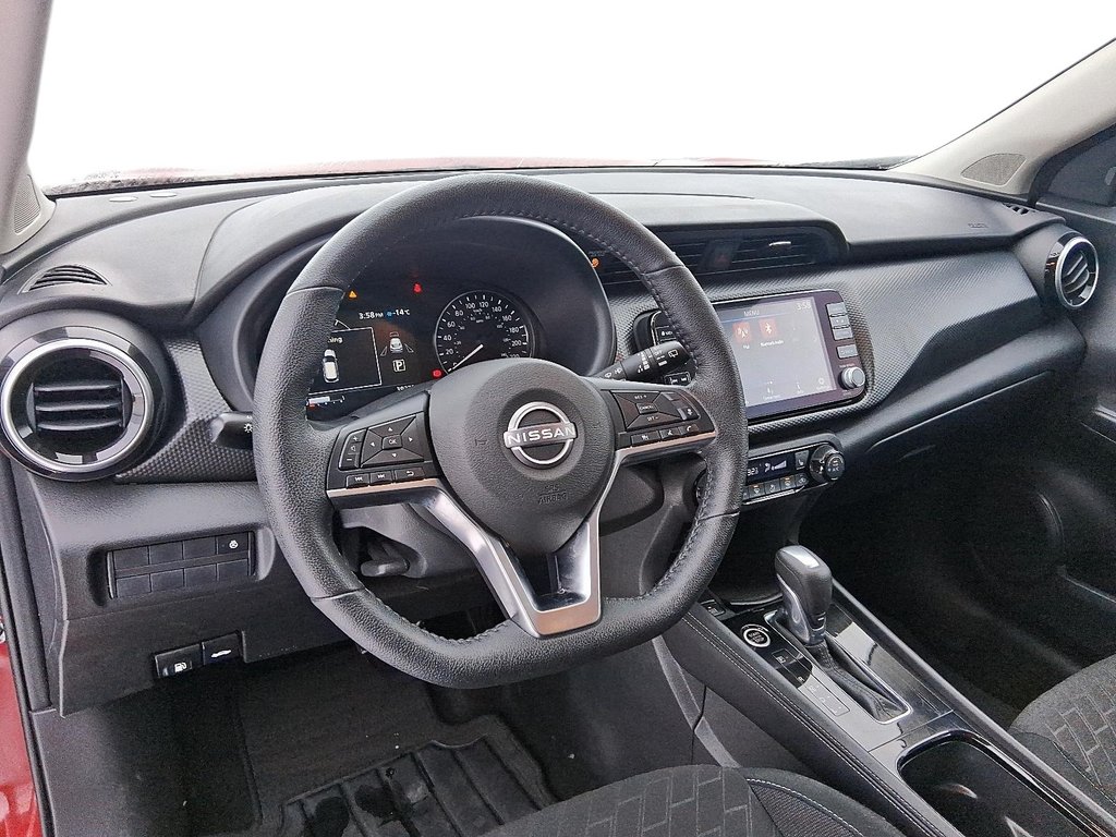 2025 Nissan Kicks Play SV FWD in Stratford, Ontario - 10 - w1024h768px