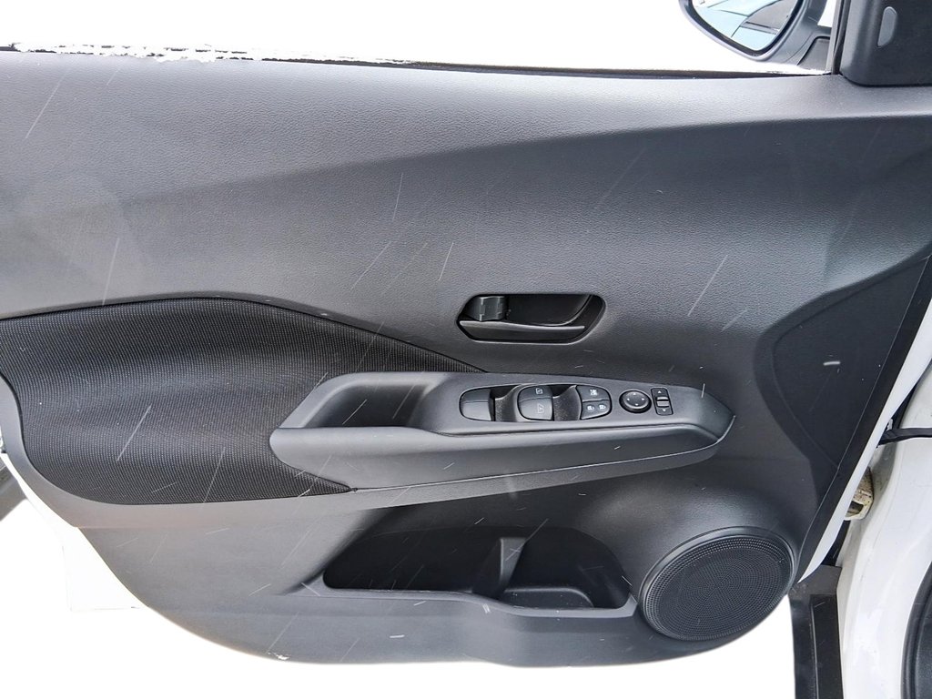 2025 Nissan Kicks Play S FWD in Stratford, Ontario - 11 - w1024h768px