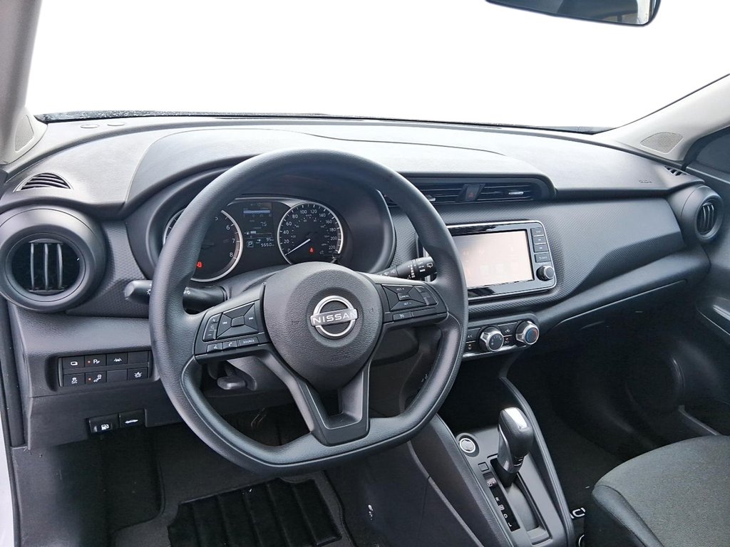 2025 Nissan Kicks Play S FWD in Stratford, Ontario - 10 - w1024h768px