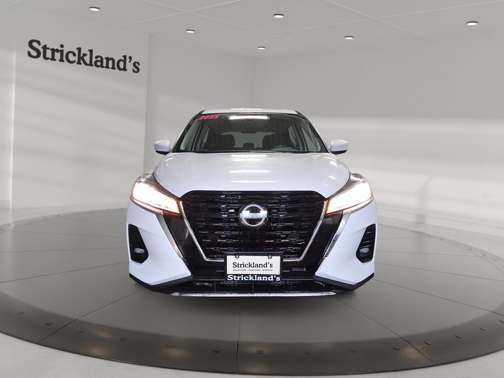 2025 Nissan Kicks Play S FWD in Stratford, Ontario - 2 - w1024h768px