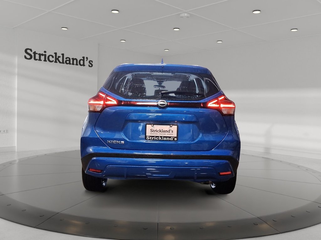2025 Nissan Kicks Play SV FWD in Stratford, Ontario - 3 - w1024h768px